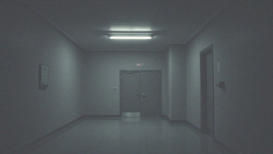 Jakie są powiązania nepotyzmu z korupcją?